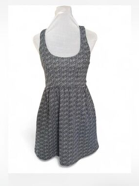 silence + noise Black White Geometric Cut Out Scoop Neck Sleeveless Dress XS